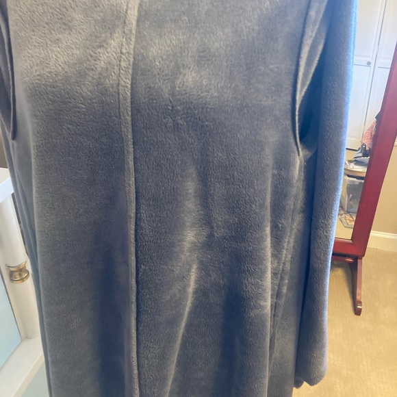 Heather gray and blue fleece coat. Size medium. - Picture 7 of 9